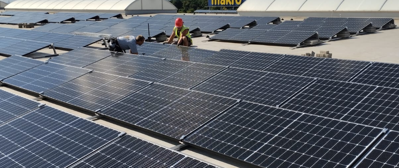 Sklady a průmyslové areály jsou velcí „žrouti“ energie. Proto sází na vlastní fotovoltaiku